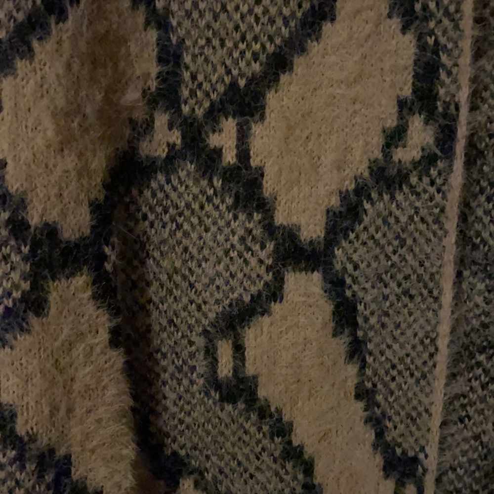 Cardigan - Picture 2 of 6